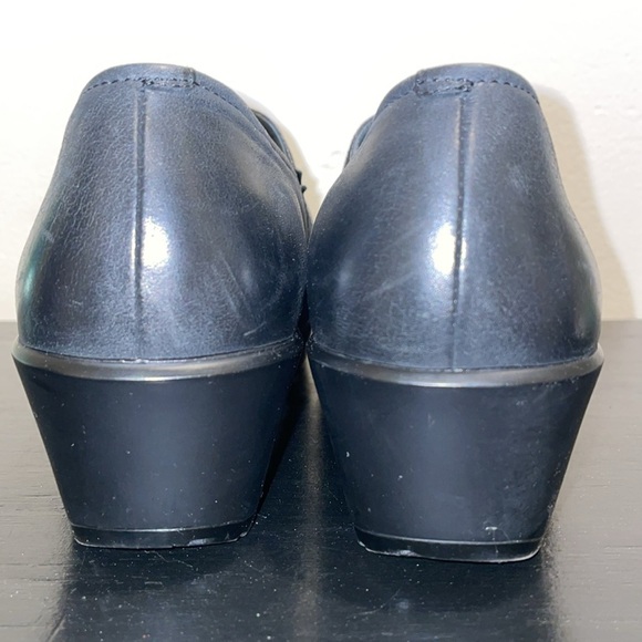 Dansko Tamara Black Leather Clogs with accent buckle.  Size 40 EU or 10-10.5 US. - Picture 3 of 14
